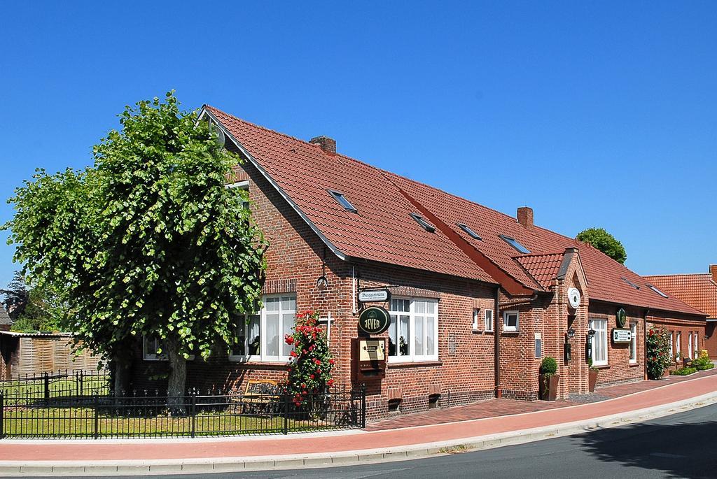 Pension Burggaststaette Heyken Neuharlingersiel Exterior photo